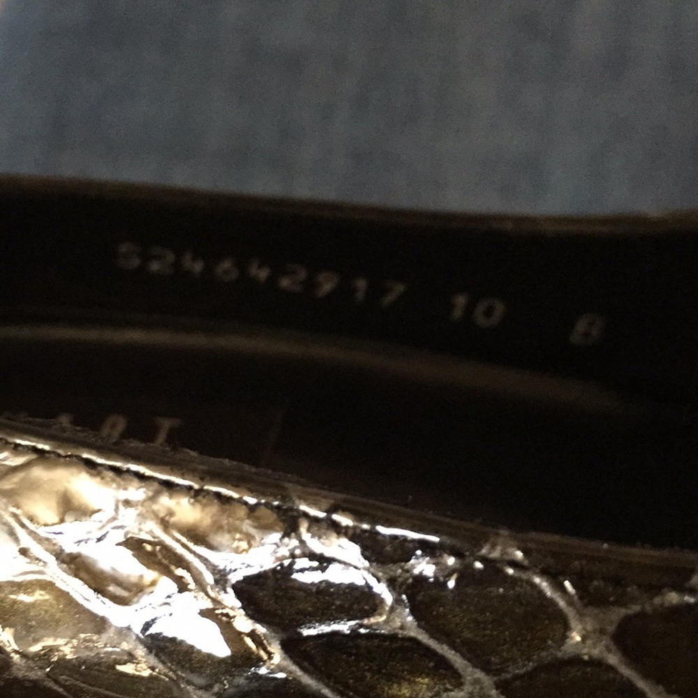 Stuart Weitzman Pump. Charcoal Patent. Size 10 - image 5